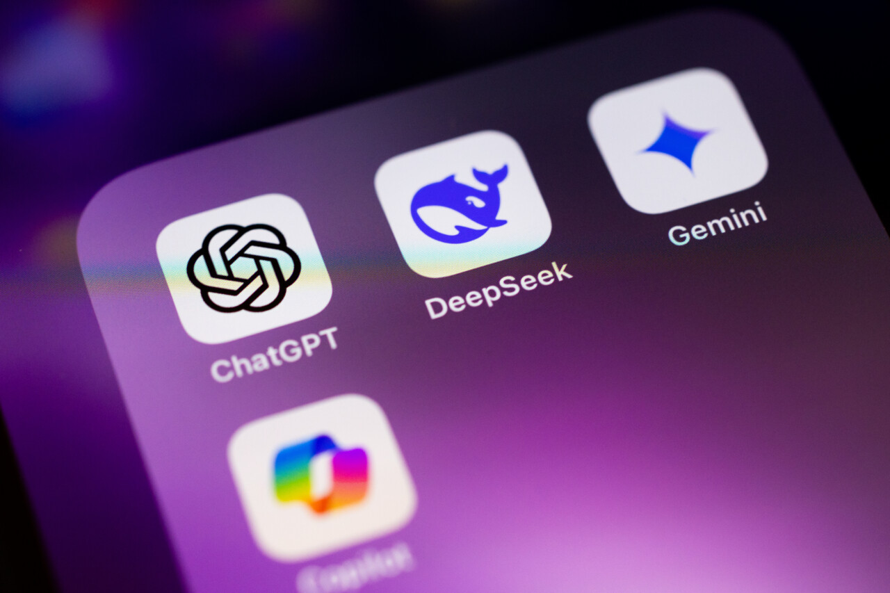 Smartphone screen showing AI icons
