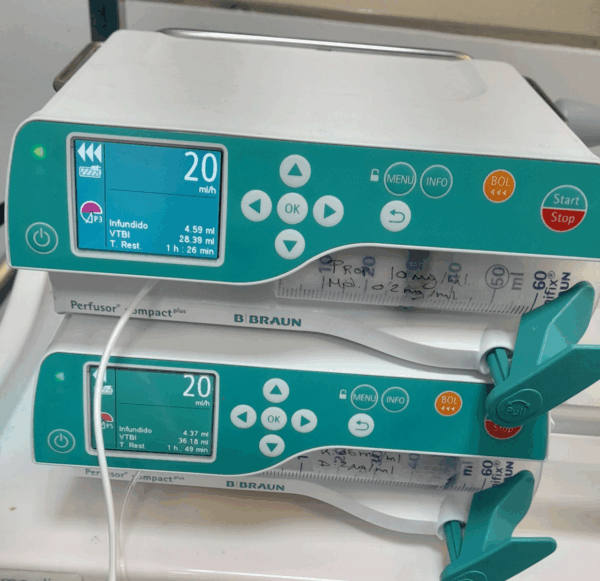Imagen 3. Anestesia total intravenosa (TIVA) mediante el uso de una infusión de propofol y una infusión de ketamina con dexmedetomidina. ba4 onco imagen3.png