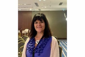 Dra. Carmen Lorente, presidenta de AVEDE, en un evento profesional