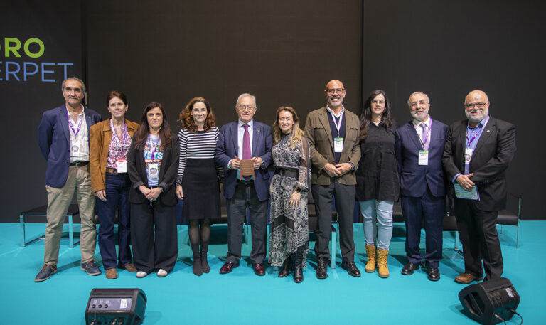 Iberzoo Propet reconoce la trayectoria y el liderazgo de Felipe Vilas al frente de la veterinaria madrileña