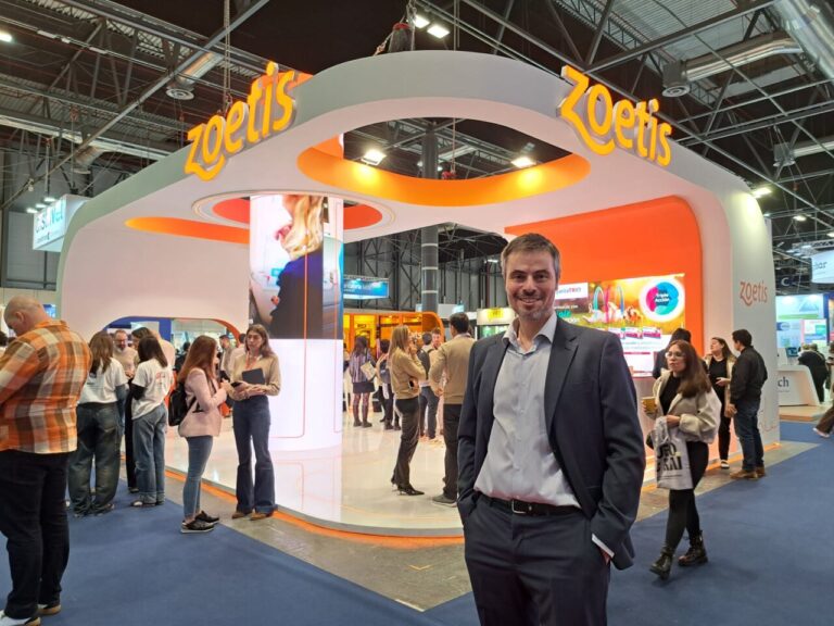 Entrevista a Francisco Fueyo, Director de la Unidad de Negocio Animales de Compañía en el stand de Zoetis en Iberzoo+Propet