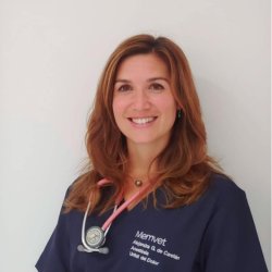 Alejandra García de Carellán Mateo, especialista en anestesia veterinaria