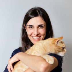 Elena Fenollosa Romero. Veterinaria especialista en oftalmología veterinaria.