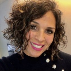 Retrato de Raquel Padrón Beltrán. Directora de Desarrollo de Negocios en Vetpartners.