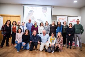 Grupo de participantes en una reunión de AEVAR