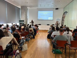 María Soler-Rivera presenta actualizaciones sobre enfermedad retrobulbar en perros y gatos.