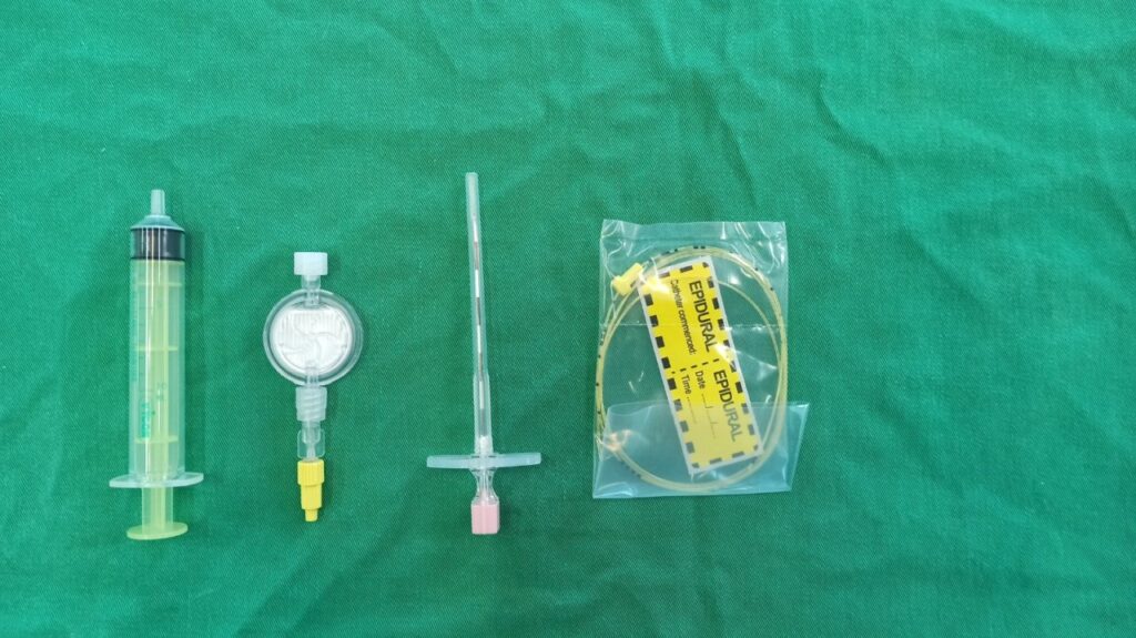 Material para colocación de catéter epidural.