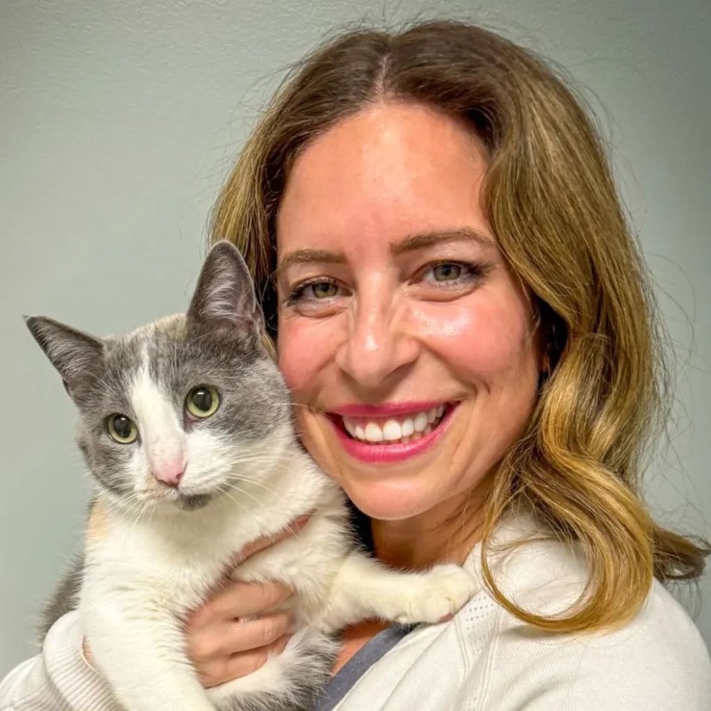 Dr. Natalie Marks. Veterinaria, experta en medios y consultora de la industria.