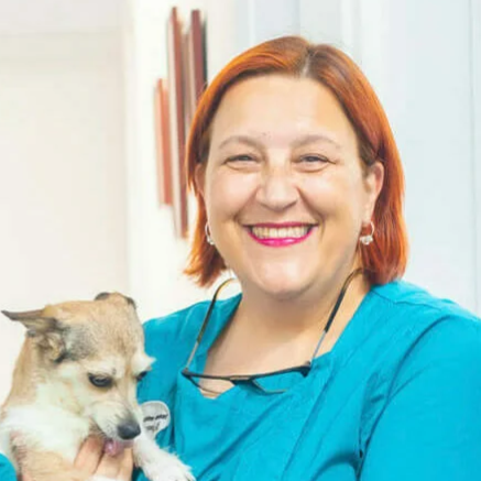 Mara Pifarré Valero. Veterinaria Generalista especializada en Duelo Animal y Acompañamiento Veterinario