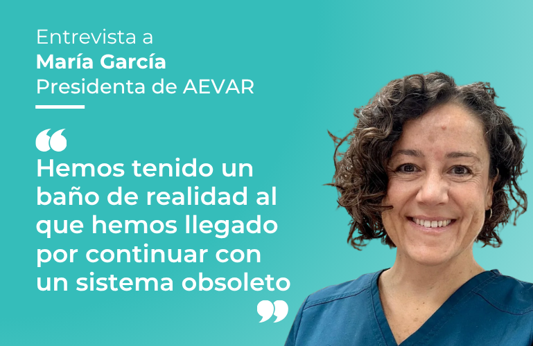 María García, presidenta de AEVAR, durante una entrevista sobre urgencias veterinarias.