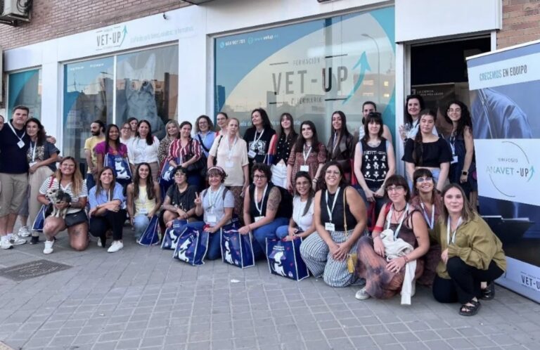 Grupo de personas en el simposio Vet-Up